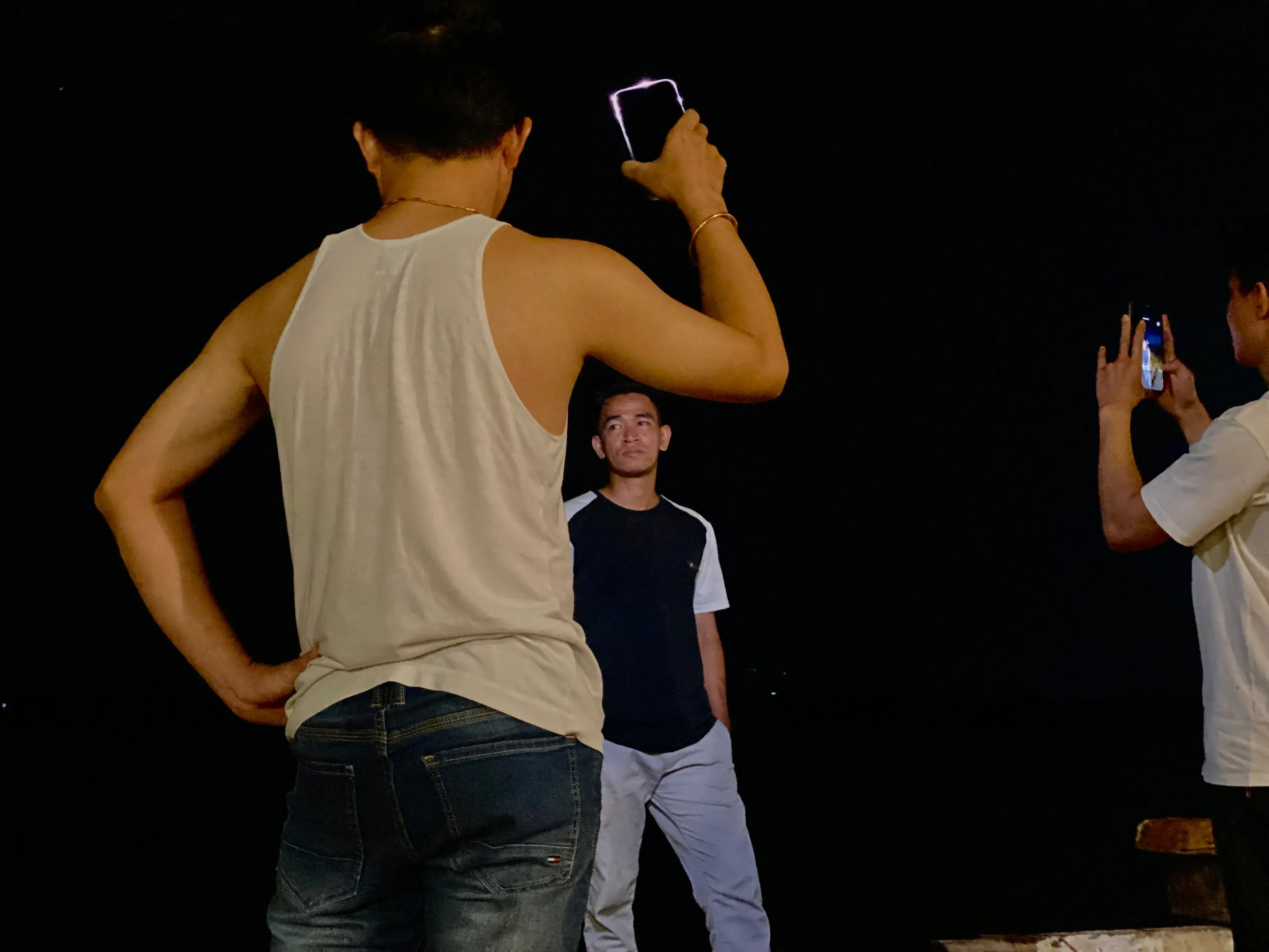 Model ក្រោមក្លៀក